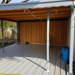 Créer une atmosphère méditerranéenne avec une pergola en fer forgé Muret